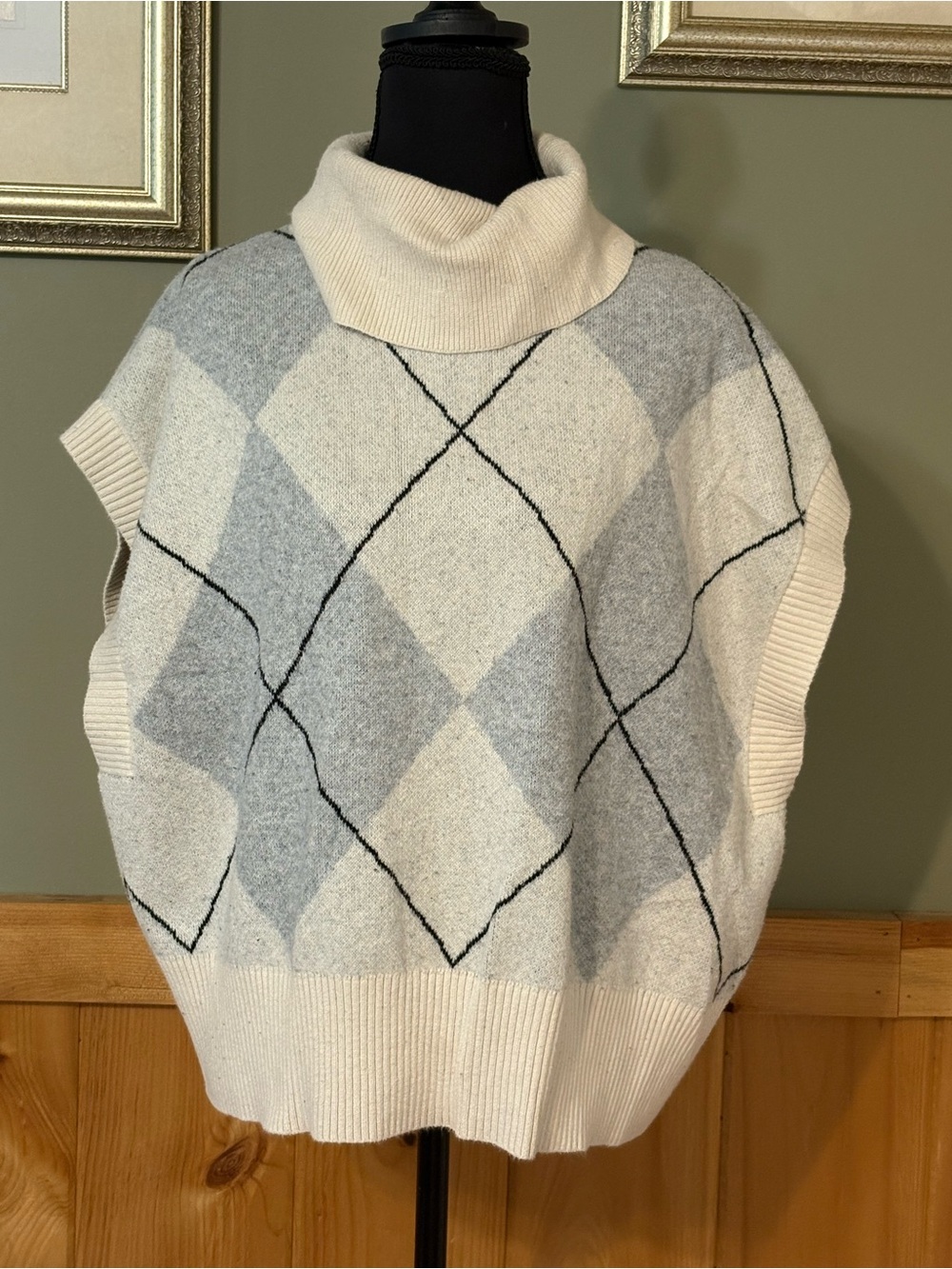 LOFT Cream and Light Gray Argyle Cowl Neck Sweater Vest size XL